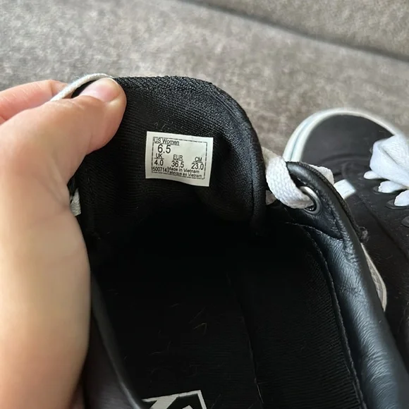 Women’s Vans Ward women’s shoes. Size 6.5 - Picture 14 of 15